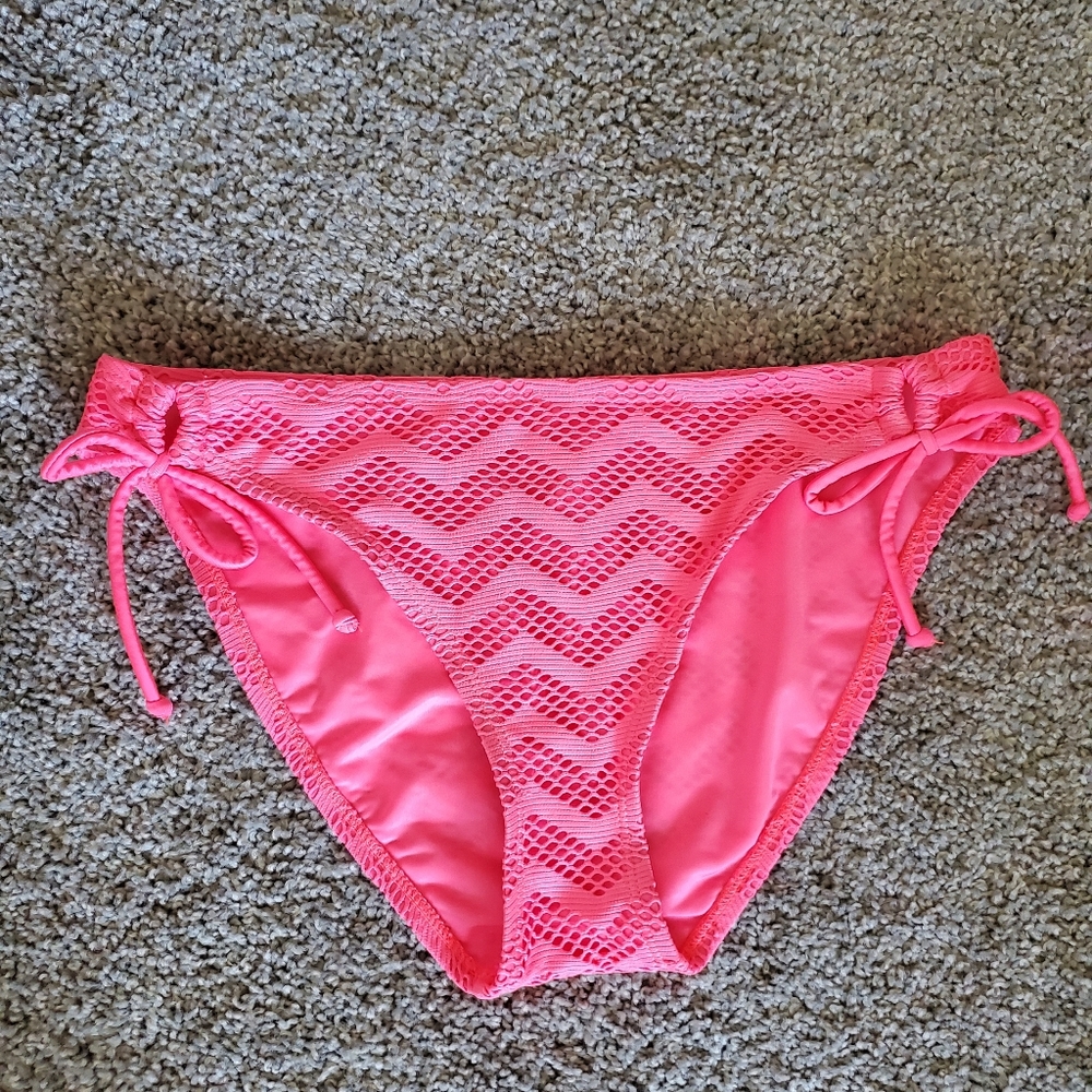 Hot Pink NWOT size M bikini bottoms